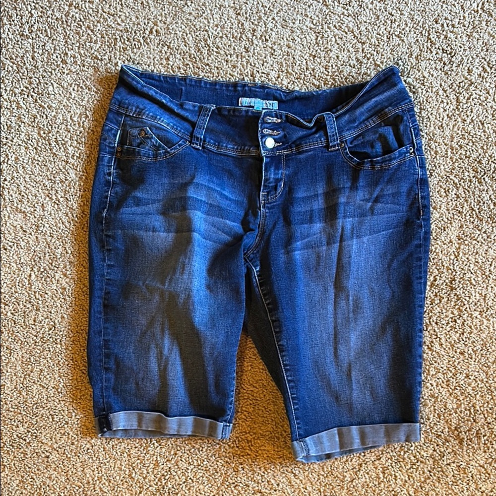 Wannabettabutt Women's Blue Denim Shorts